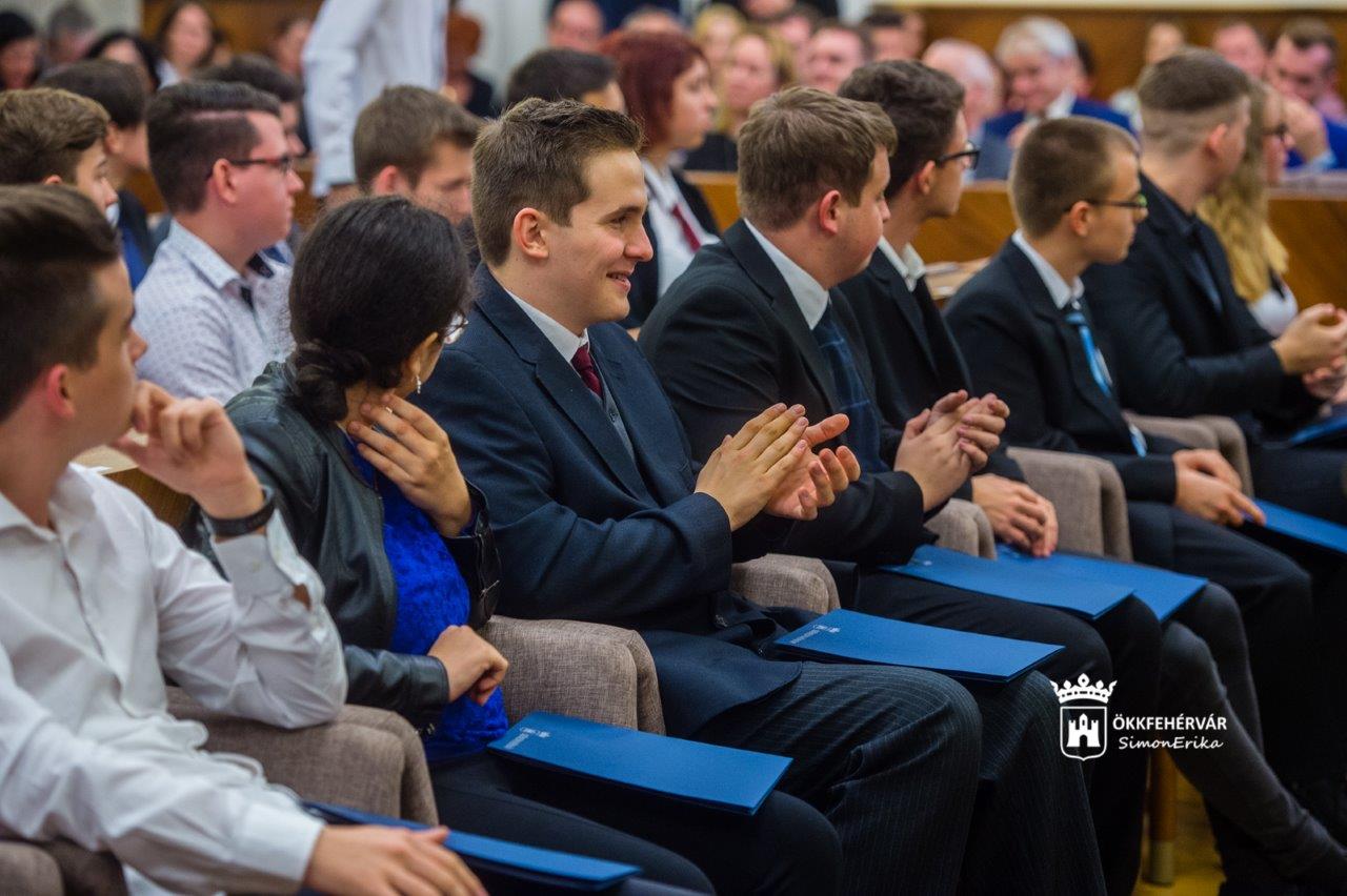 Alba Regia Ösztöndíjak ünnepélyes átadása a Városházán