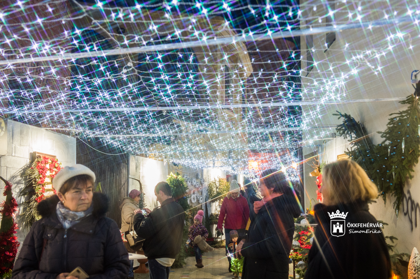 Advent fénye ragyogja be Fehérvár belvárosát