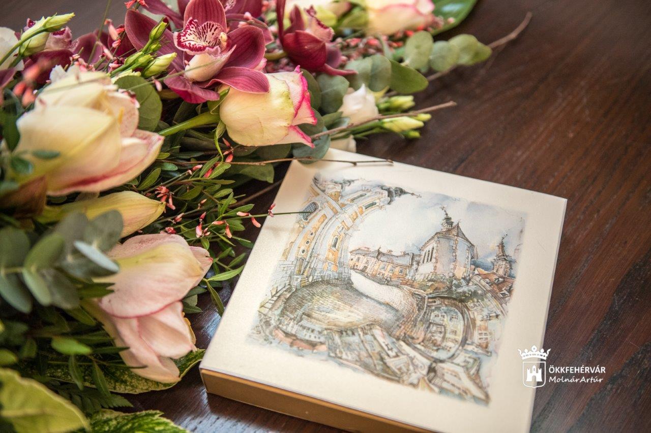 Tóth Ildikó színésznő köszöntése a Városházán