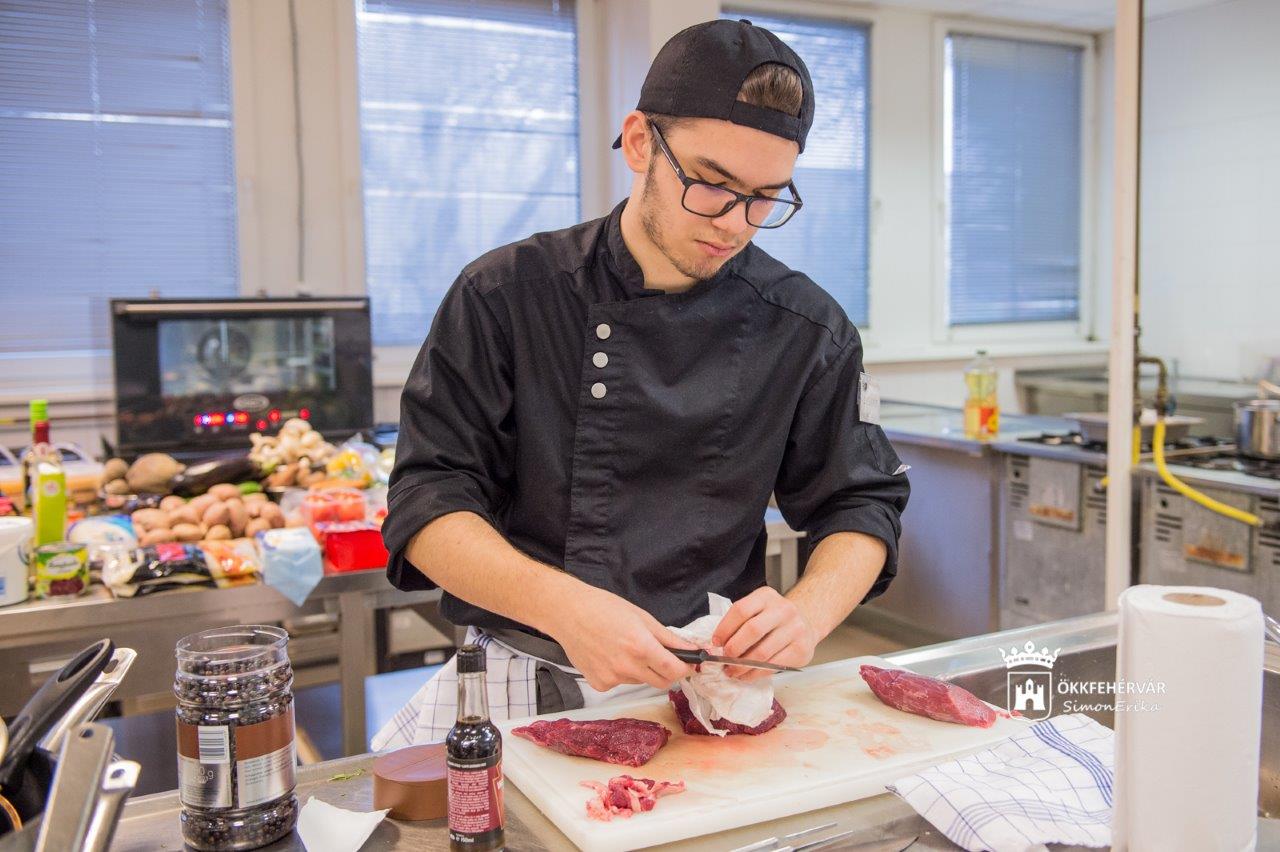 Országos gasztronómiai és kereskedelmi verseny a Deákban