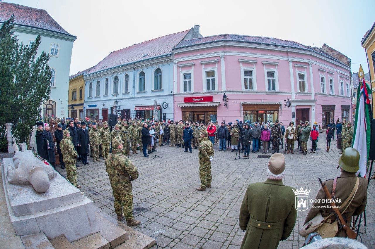 A Hősök teréről indult útnak a Fejér Menetszázad a Doni Emlékmenetre