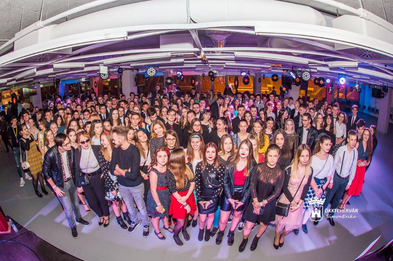 Városi Diákbál 2020 az 50-es, 60-as évek stílusában