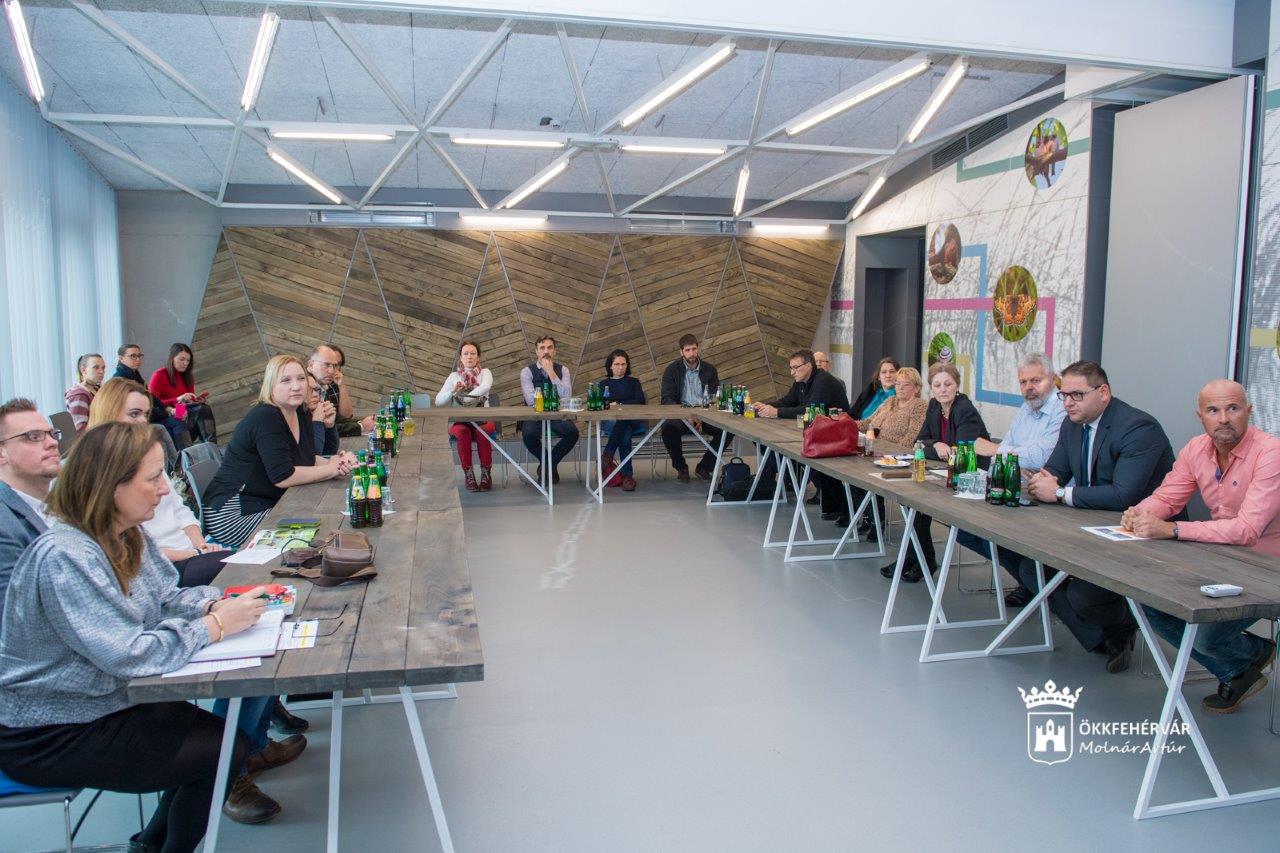 Kertészeti szakemberek tanácskozása a Sóstón