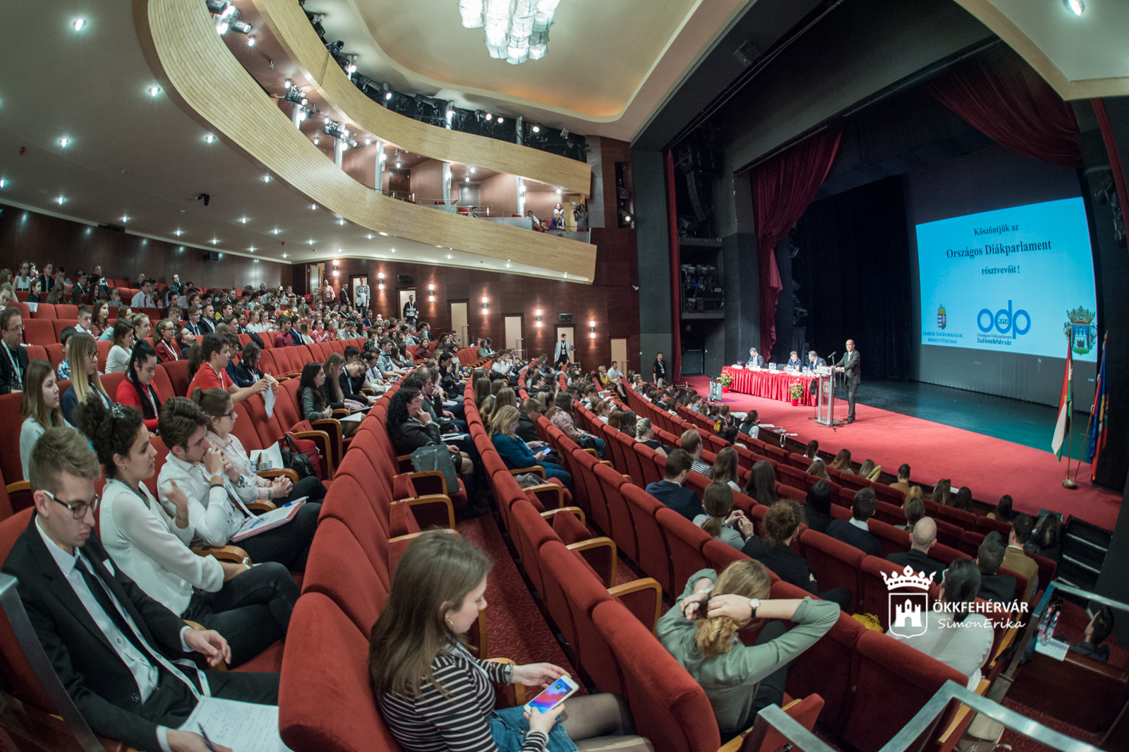 Az Országos Diákparlament plenáris ülése