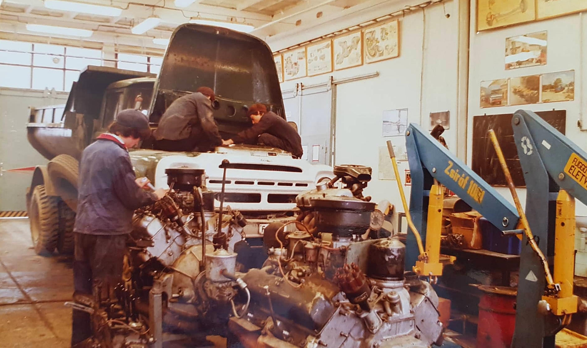 Képek a Vörösmartyban nyílt iskolatörténi kiállításról