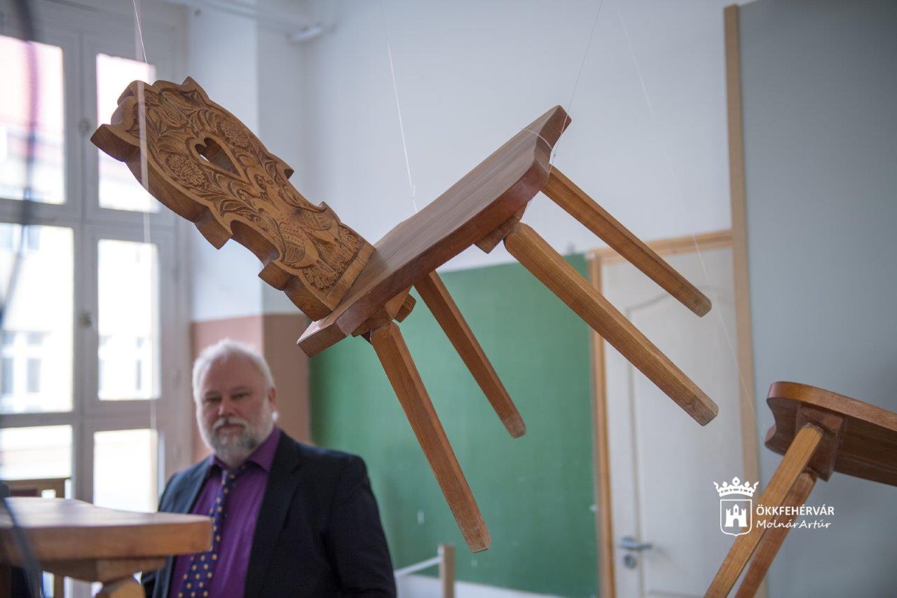 Székkiállítással ünnepli fennállásának 65. évfordulóját a Vörösmarty