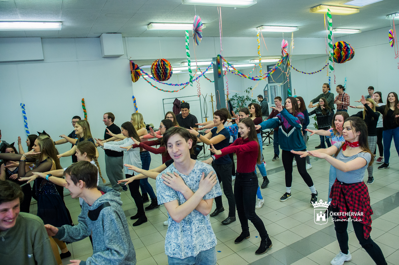 Farsang az Arany Jánosban Vasvárisok fellépésével