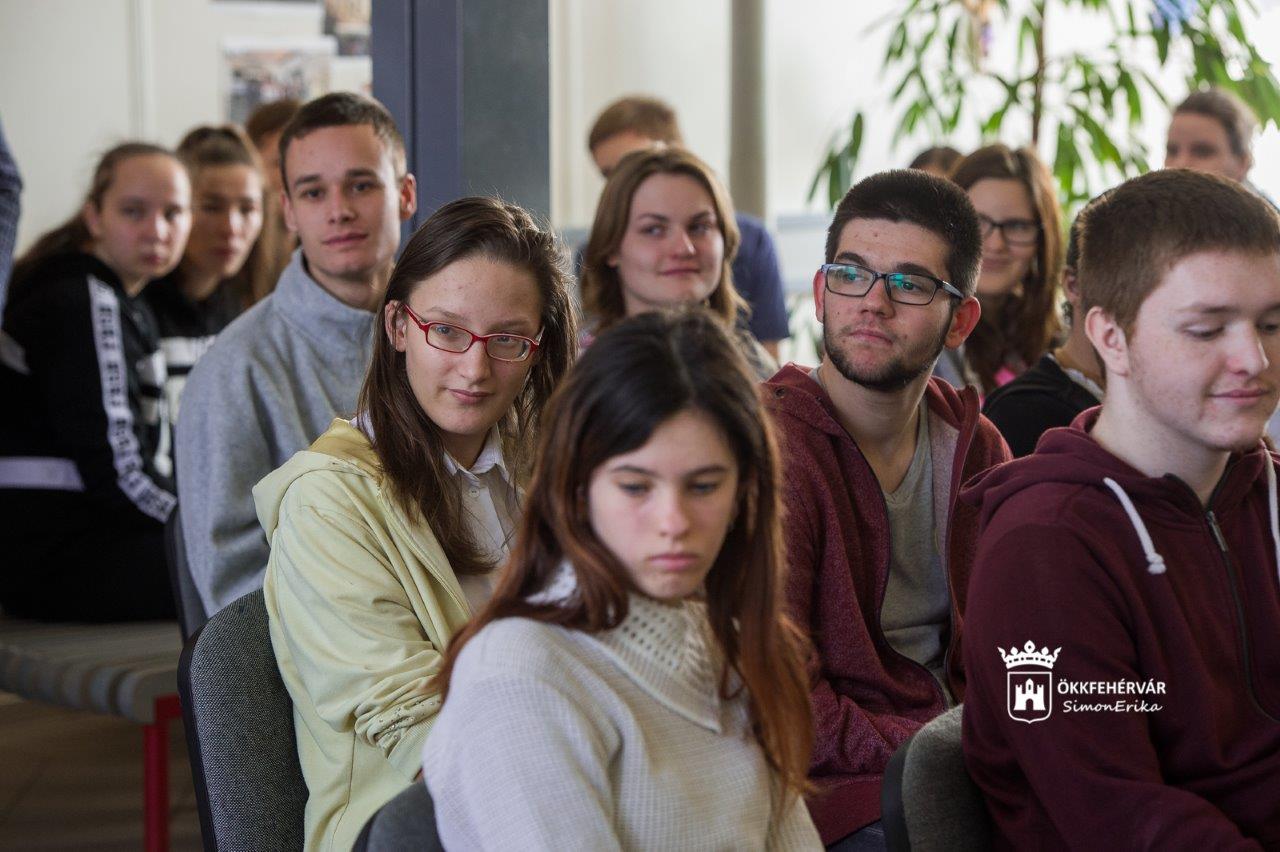 Fogyasztói tudatosságra nevelő iskola az Arany EGYMI