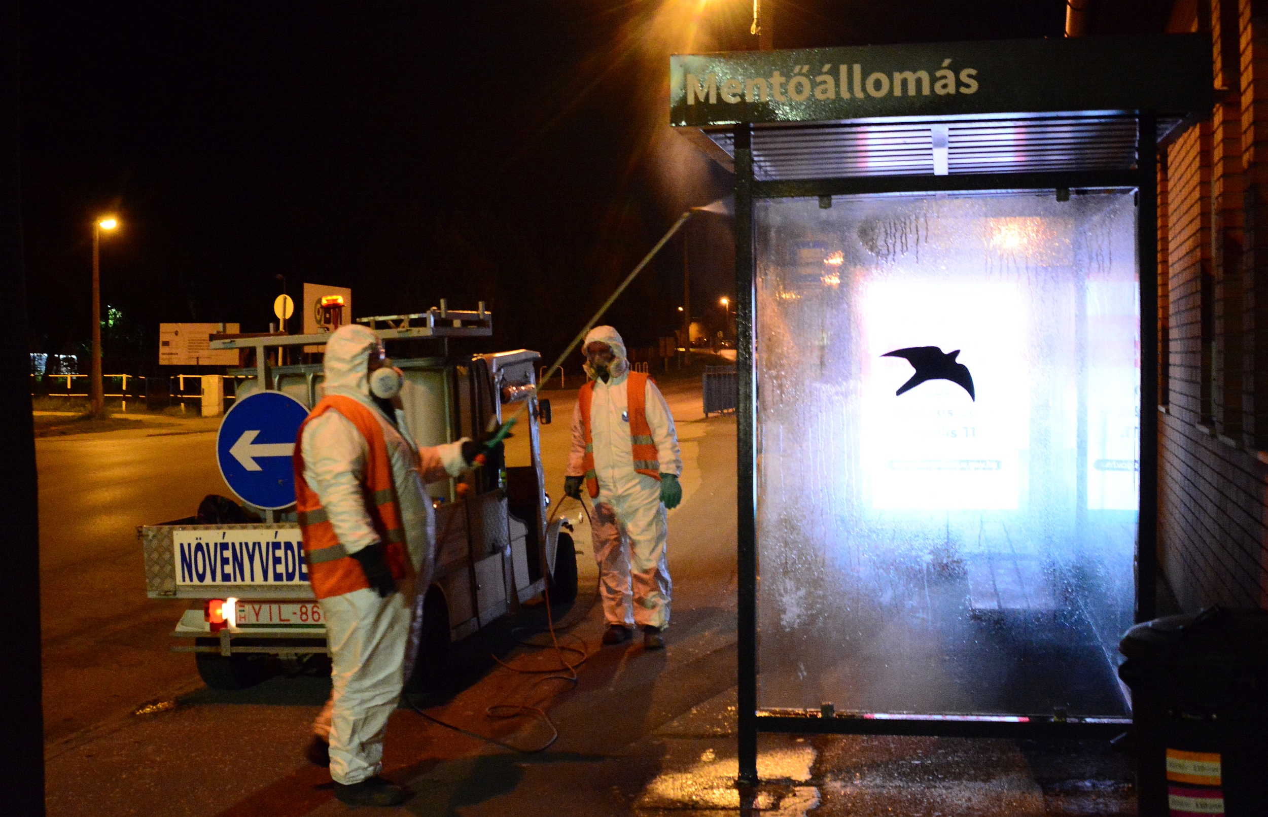 Fertőtlenítik a buszvárókat és a közterületi tárgyakat Fehérváron