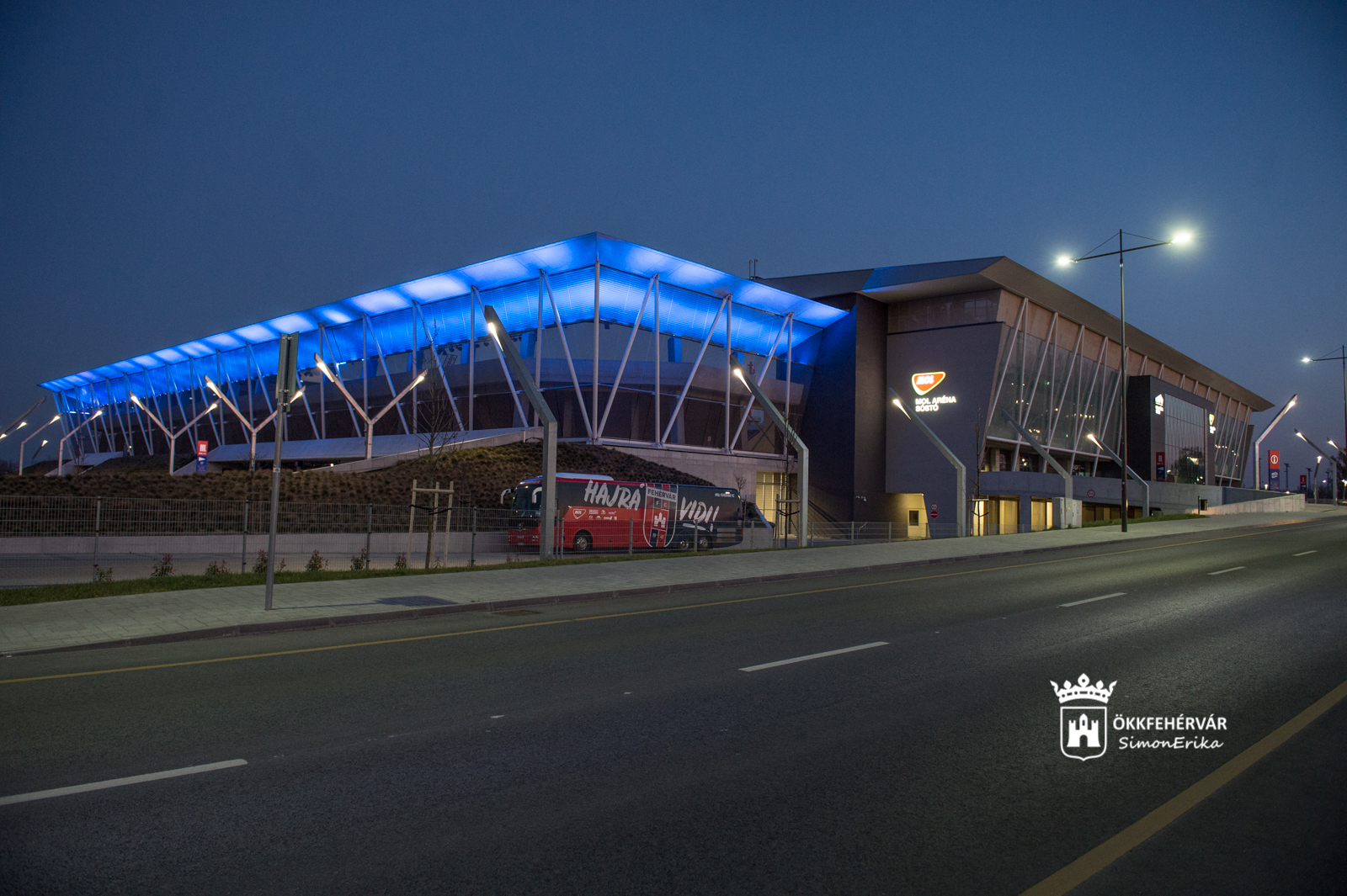 Kékbe öltözött a MOL Aréna Sóstó az Autizmus világnapján