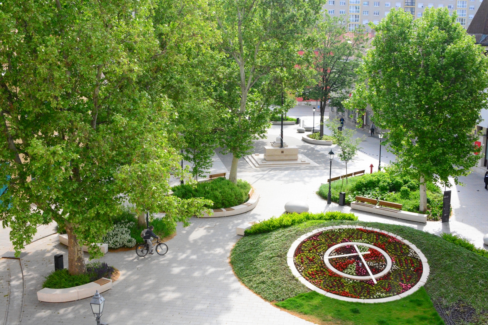 Egyre zöldebb az Országzászló tér