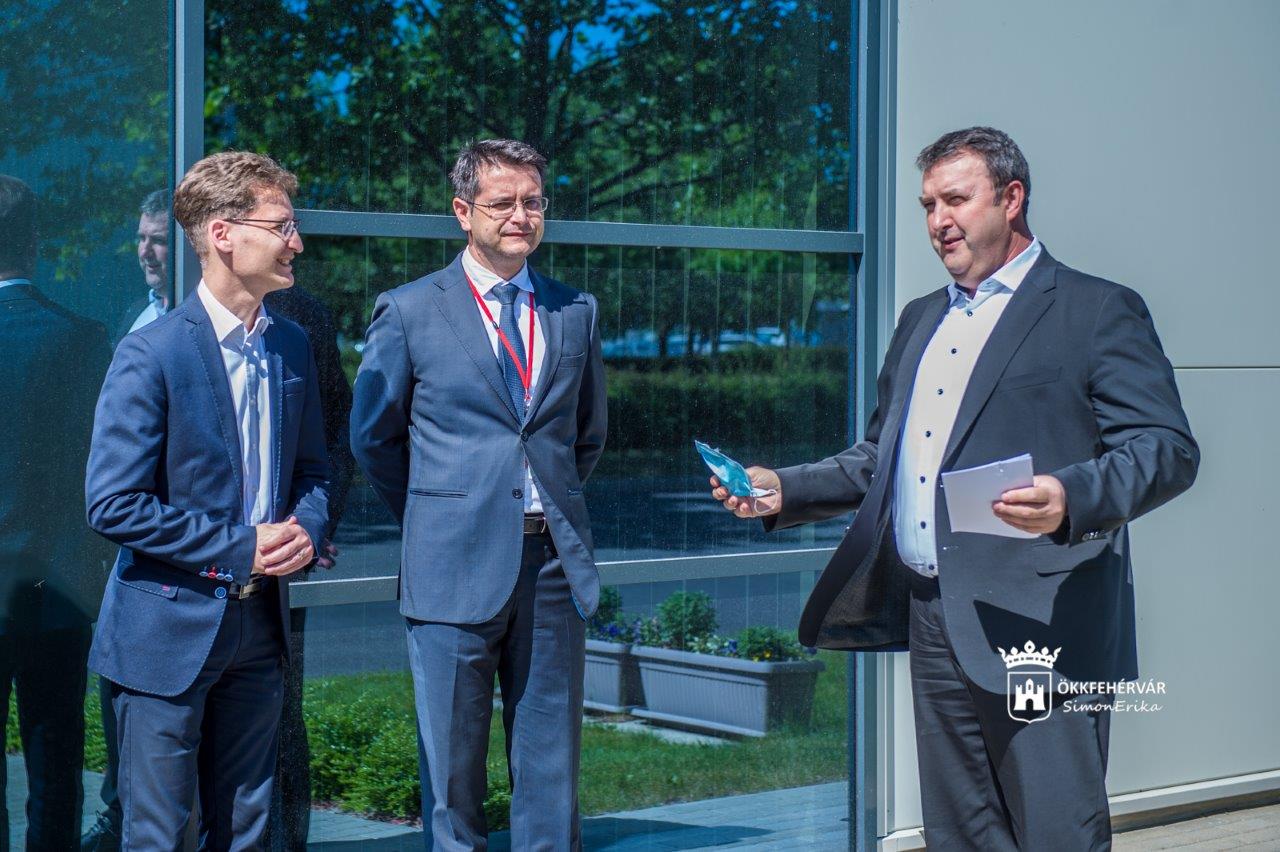 3800 fehérvári munkahely megőrzését segíti a Kormány