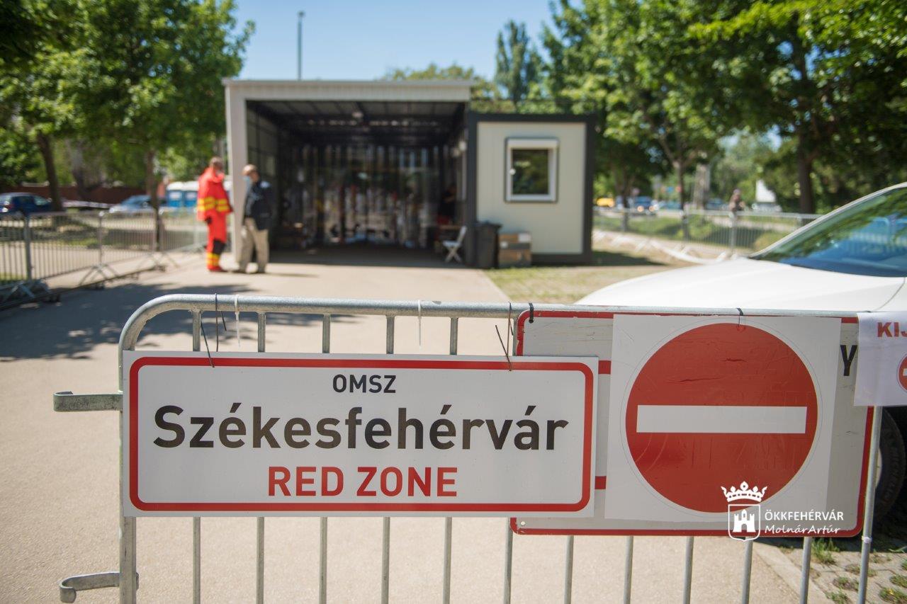 Nézze meg képeken hol fertőtlenítik a mentőautókat Fehérváron