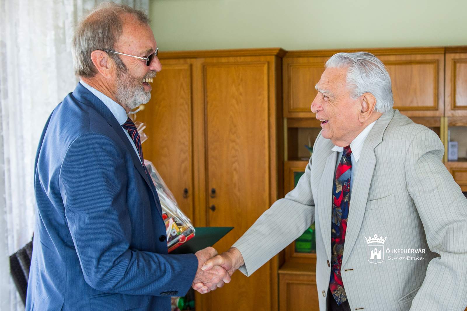 Emléklappal köszöntötték a 90 éves Mohai Pált