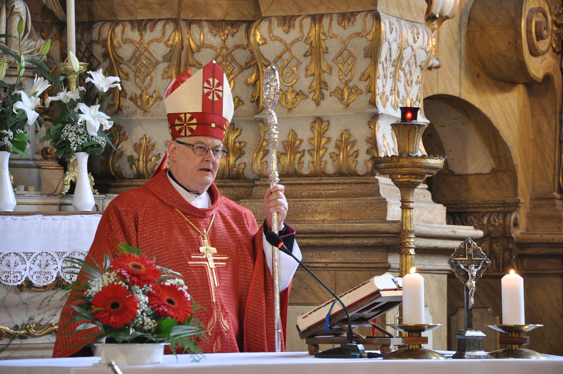 Ünnepi püspöki szentmise pünkösd vasárnapján a Szent Imrében