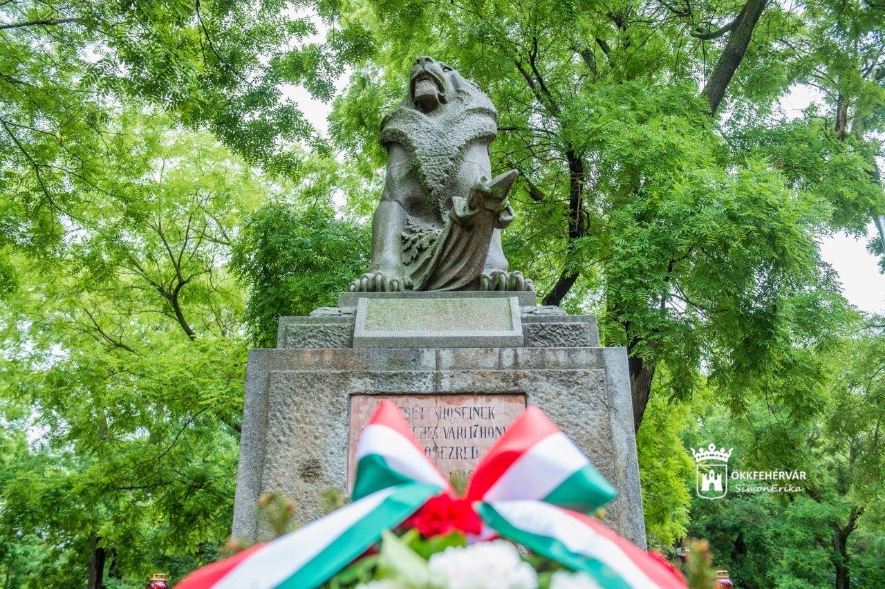 A 17-es honvéd emlékmű avatásának évfordulójára emlékeztek