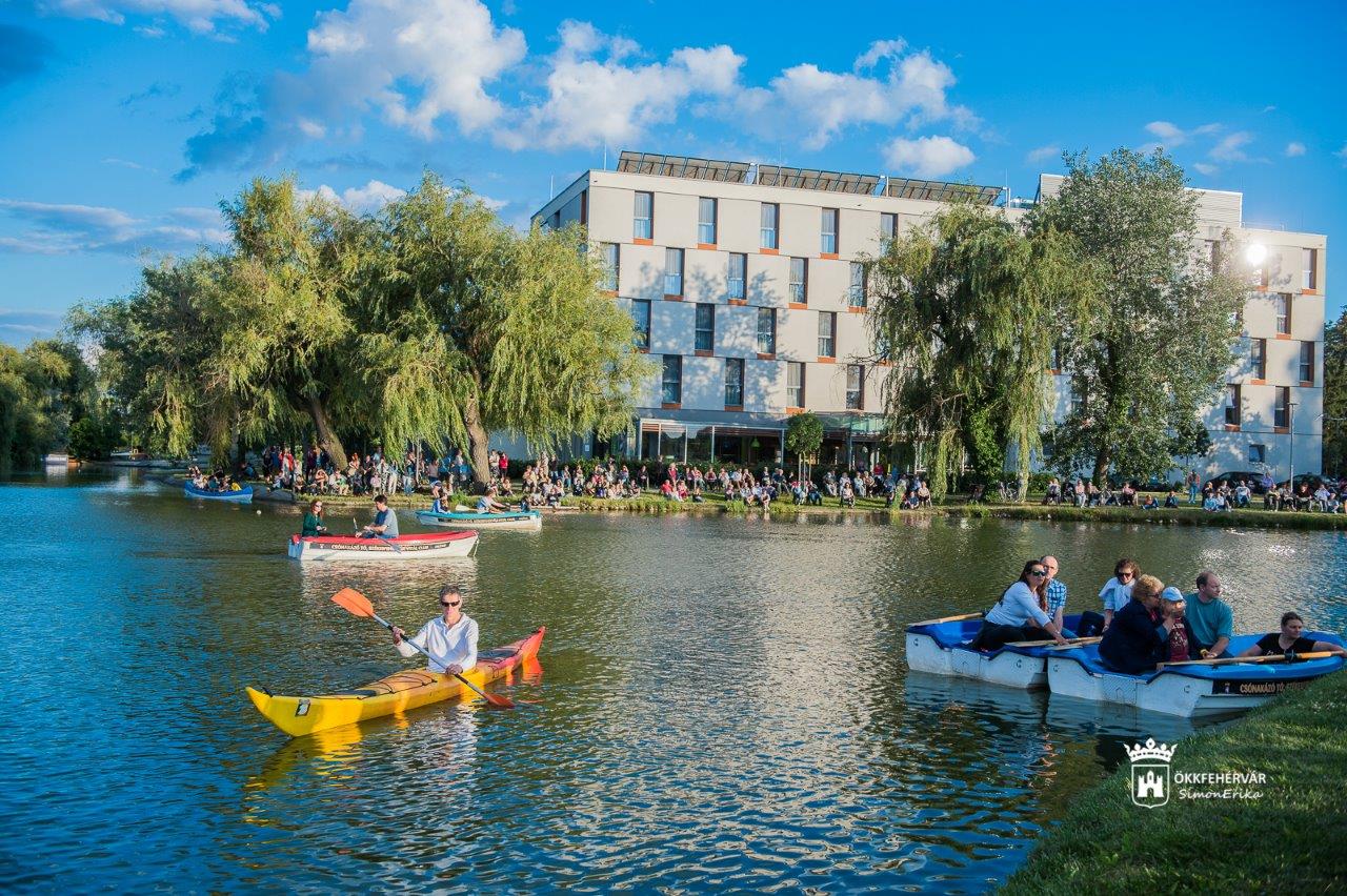 Varázslatos tóparti naplemente Händellel és az Alba Regia Szimfonikusokkal