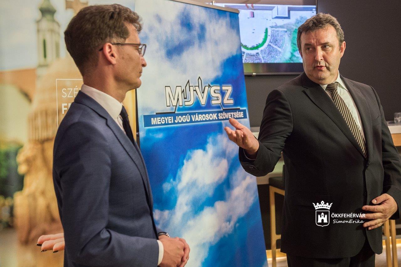 Az innovációs és technológiai miniszter is ott volt az MJVSZ fehérvári közgyűlésén