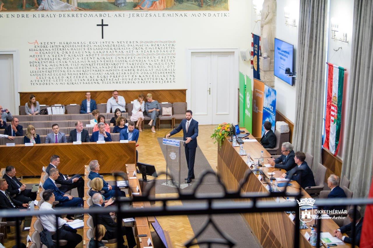 Képeken az MJVSZ közgyűlés pénteki napja