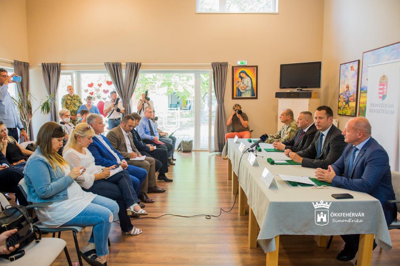 Együttműködési megállapodás a honvédelmi pályaorientációról