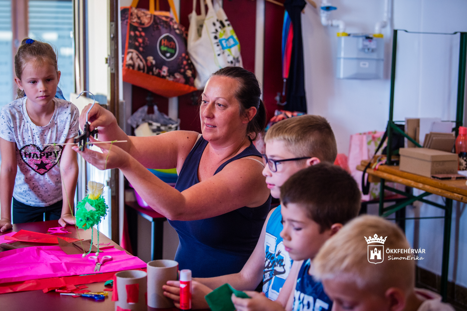 A Tarsoly Ifjúságért Egyesület kézműves tábora képeken