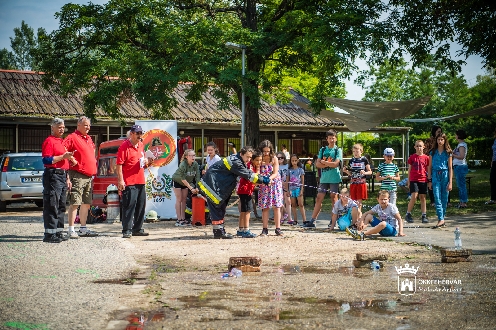 Tűzoltók és csellisták a Napraforgó Városi Napközis Táborban