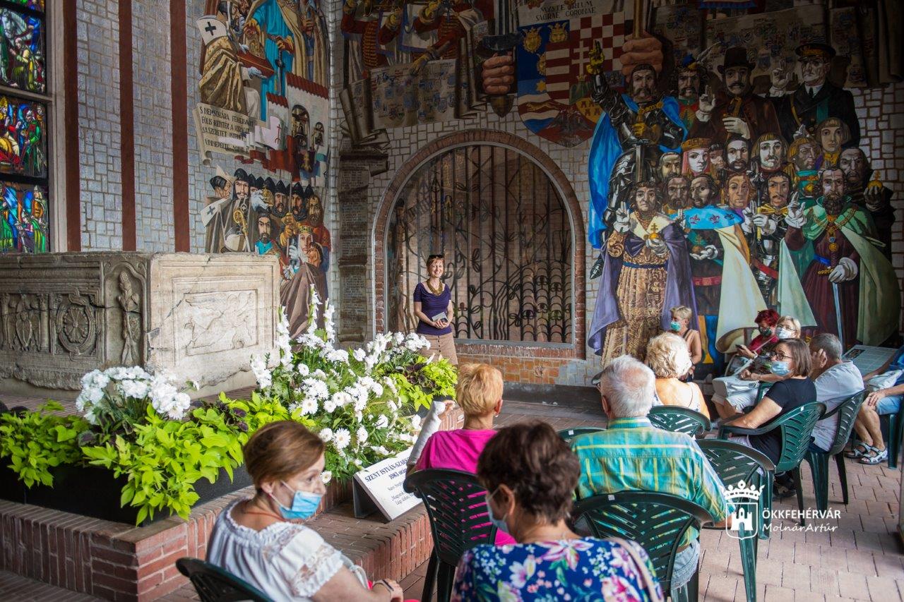 Aba-Novák Vilmos a királyok városában című szakvezetés képeken