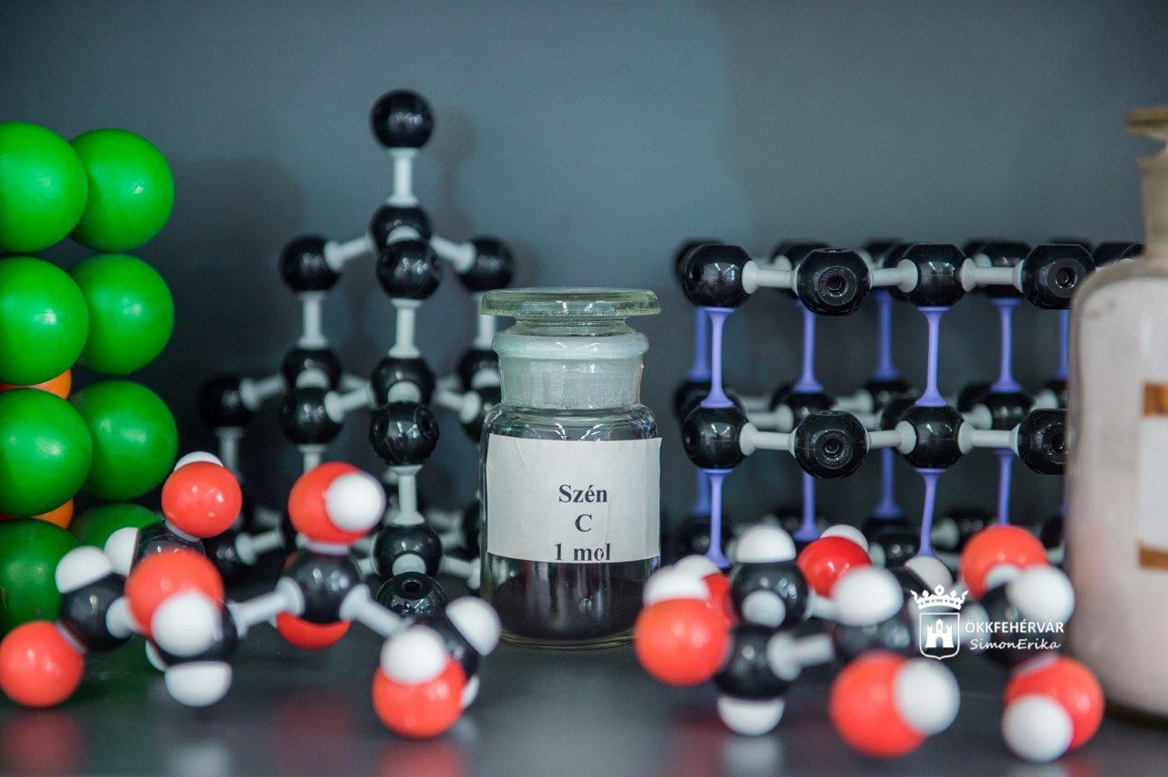 Új kémiaterem várja a diákokat a Telekiben