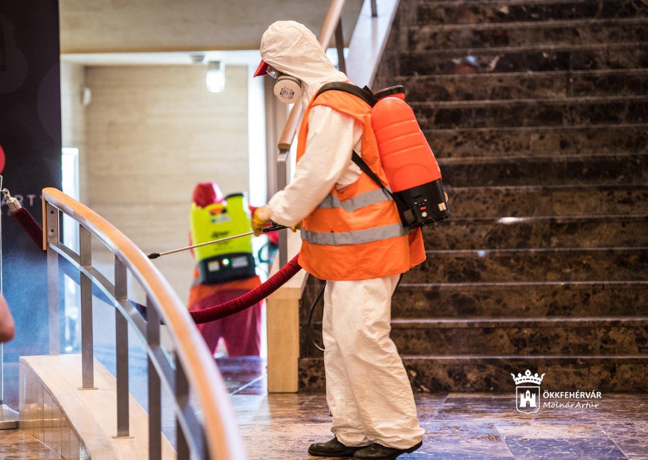 Fertőtlenítés a Vörösmarty Színházban