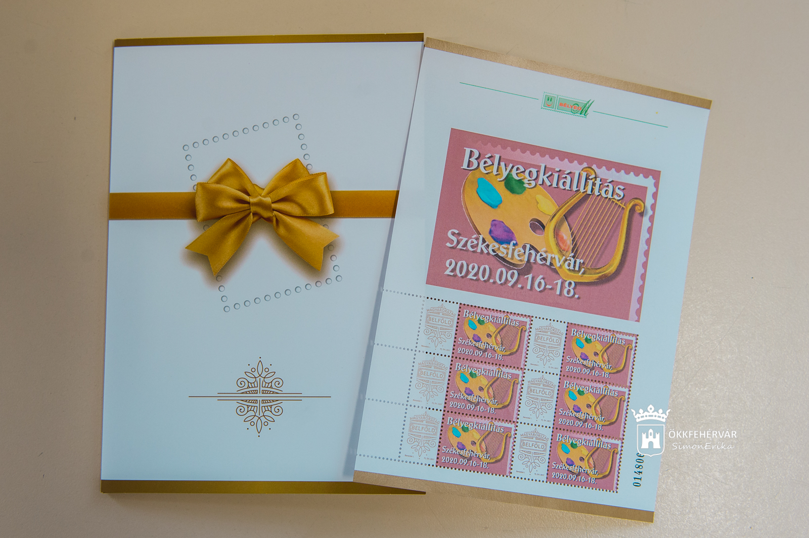 A városi bélyeggyűjtő kör éves kiállításának megnyitója