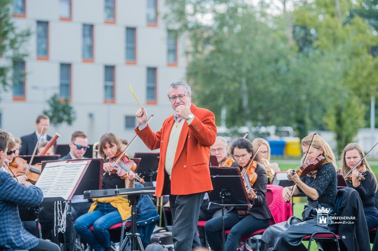 Vidám péntek délután a Csónakázó-tónál a szimfonikusokkal