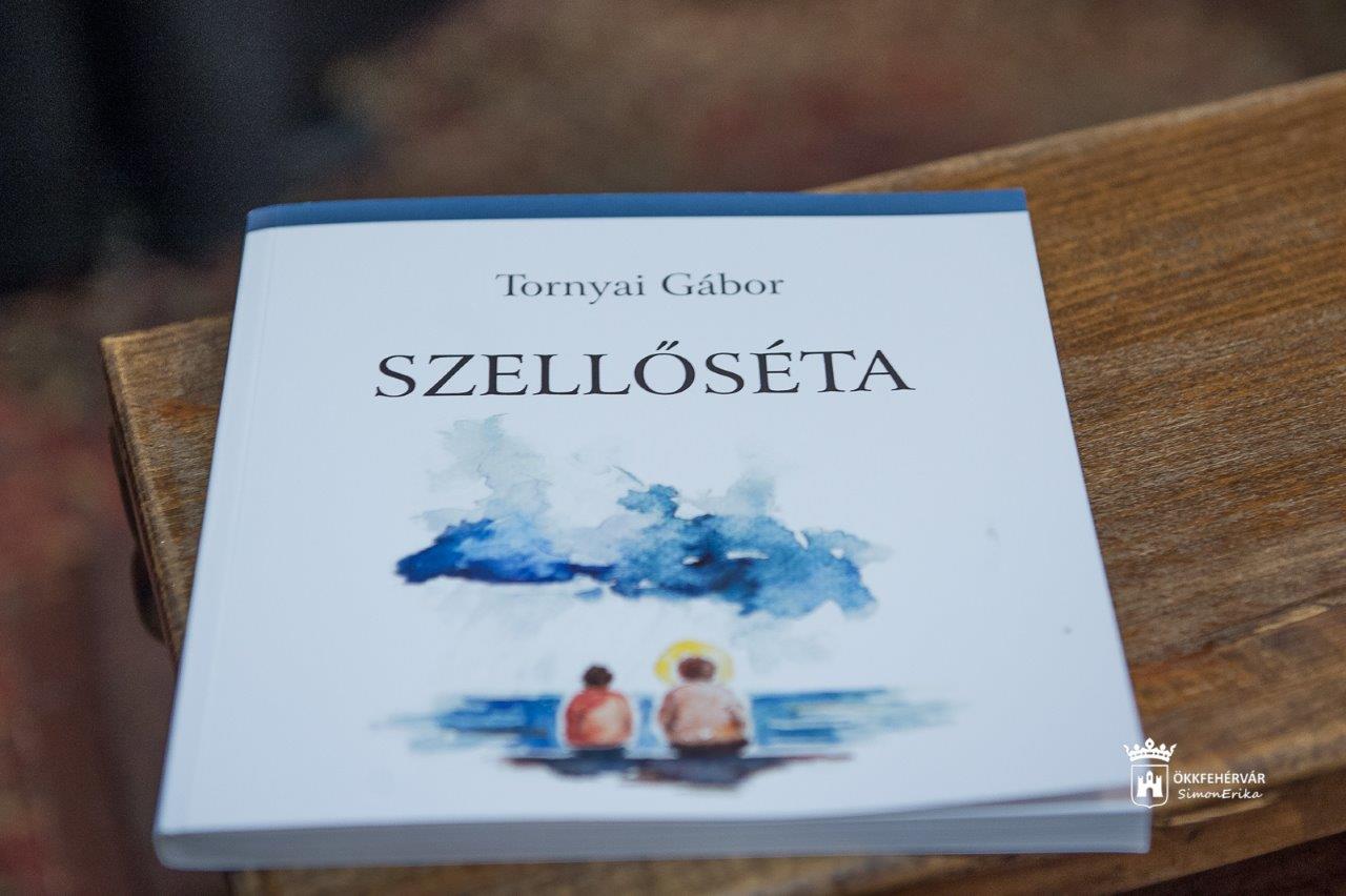 Bemutatták Tornyai Gábor atya verseskötetét