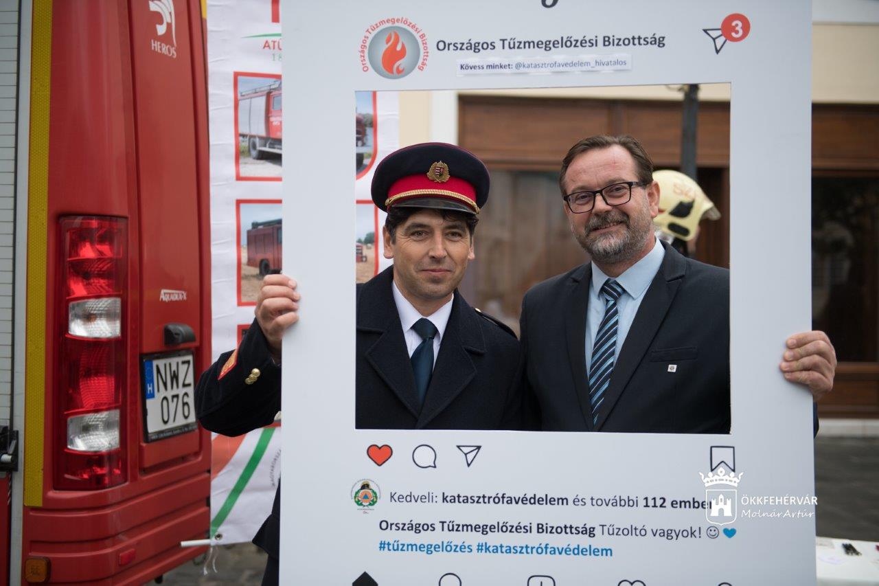 Vasárnapig látható a tűzoltó kiállítás a Városház téren