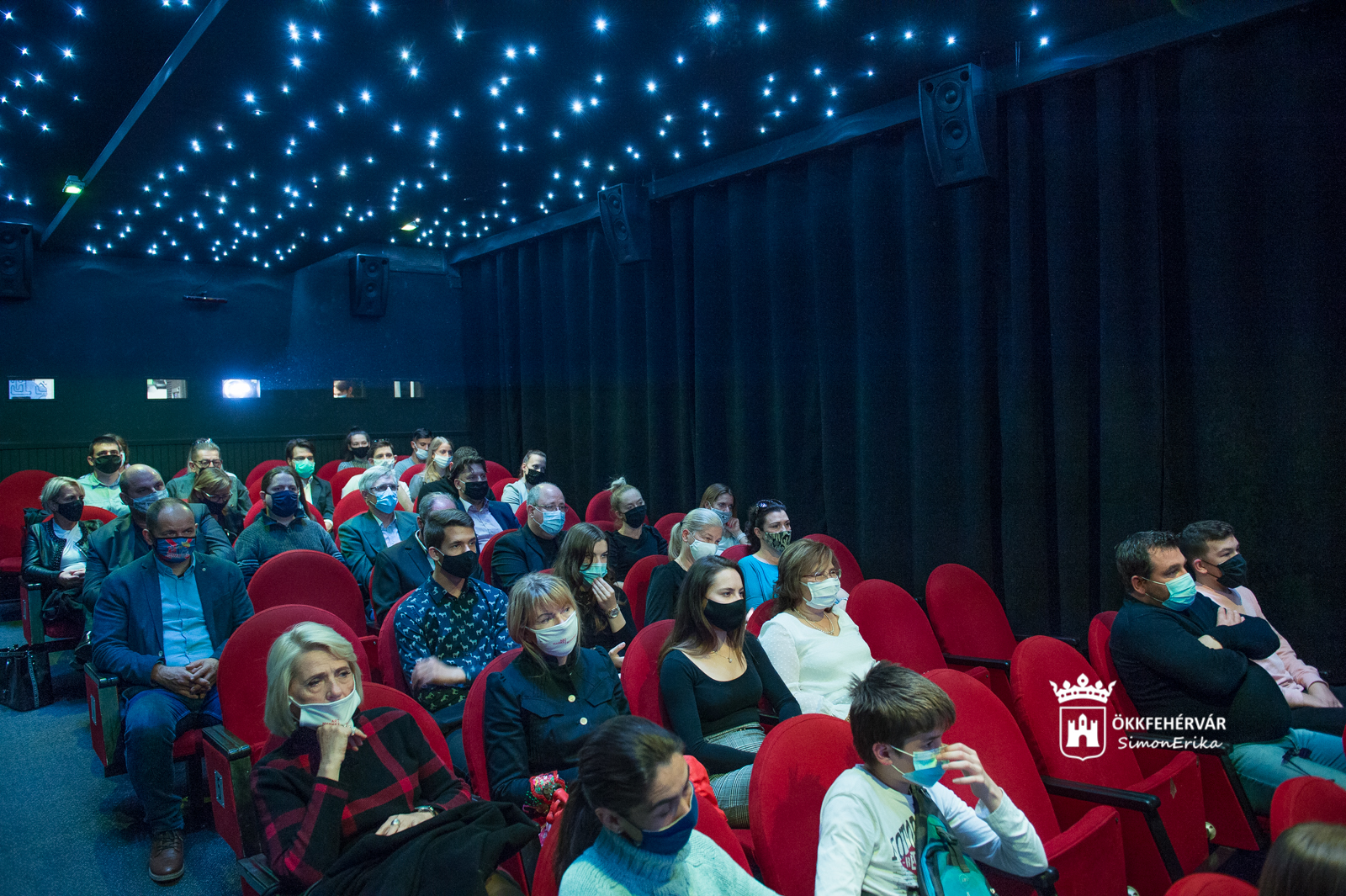 A Szemek című tévéjáték díszbemutatója a Barátság moziban