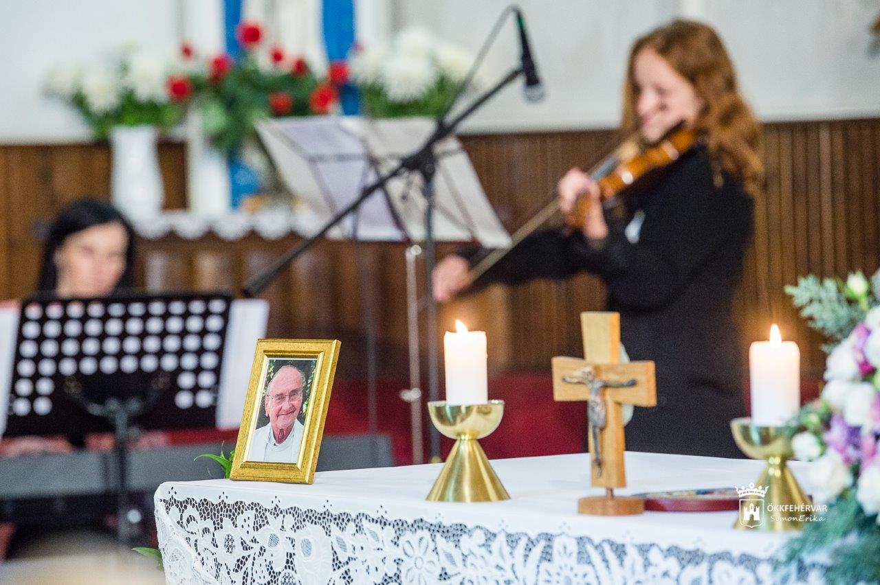 Szentmise és könyvbemutató Ervin atya halálának tizedik évfordulóján