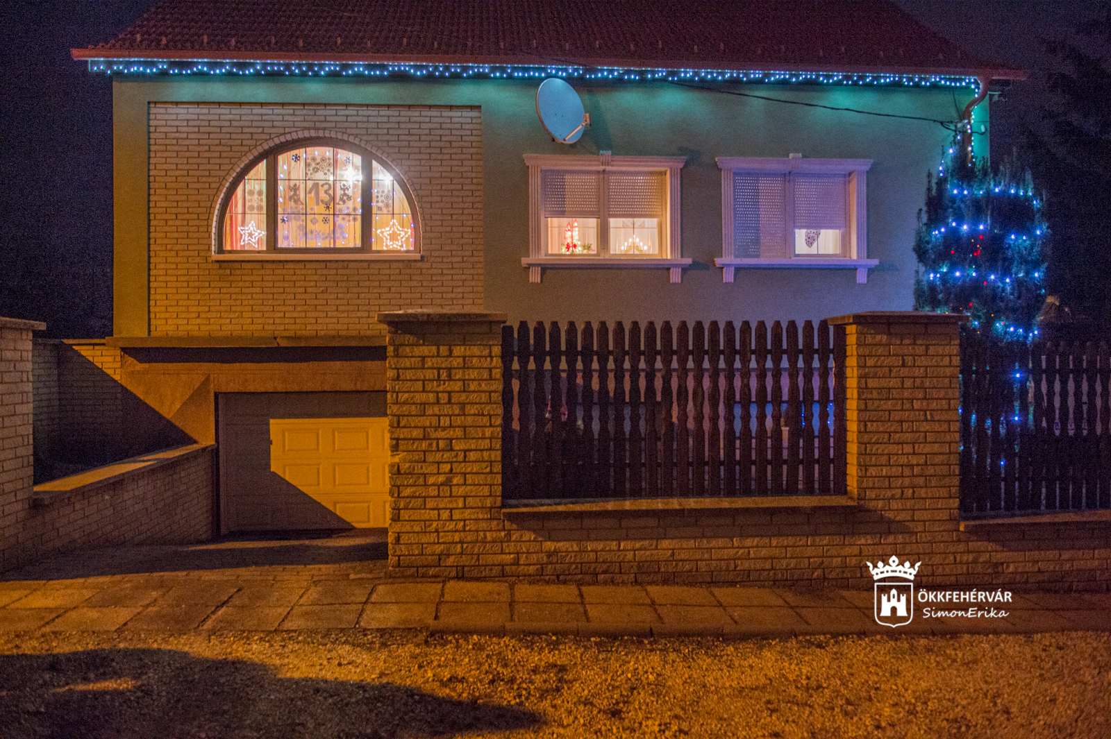 Adventi naptár a kisfaludi ablakokban