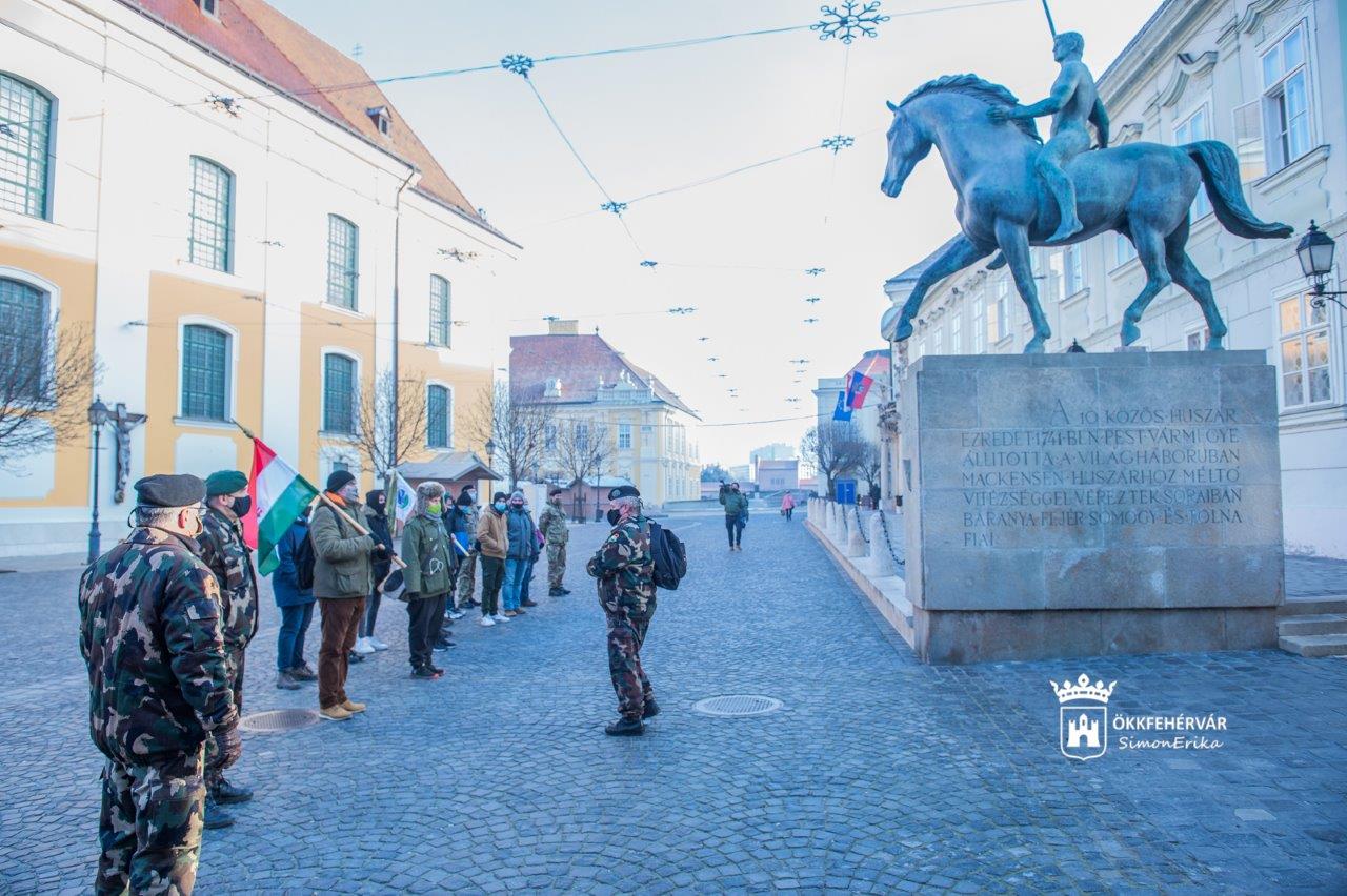 XXI. Doni Hősök Emlékmenet és mécsesgyújtás Fehérváron