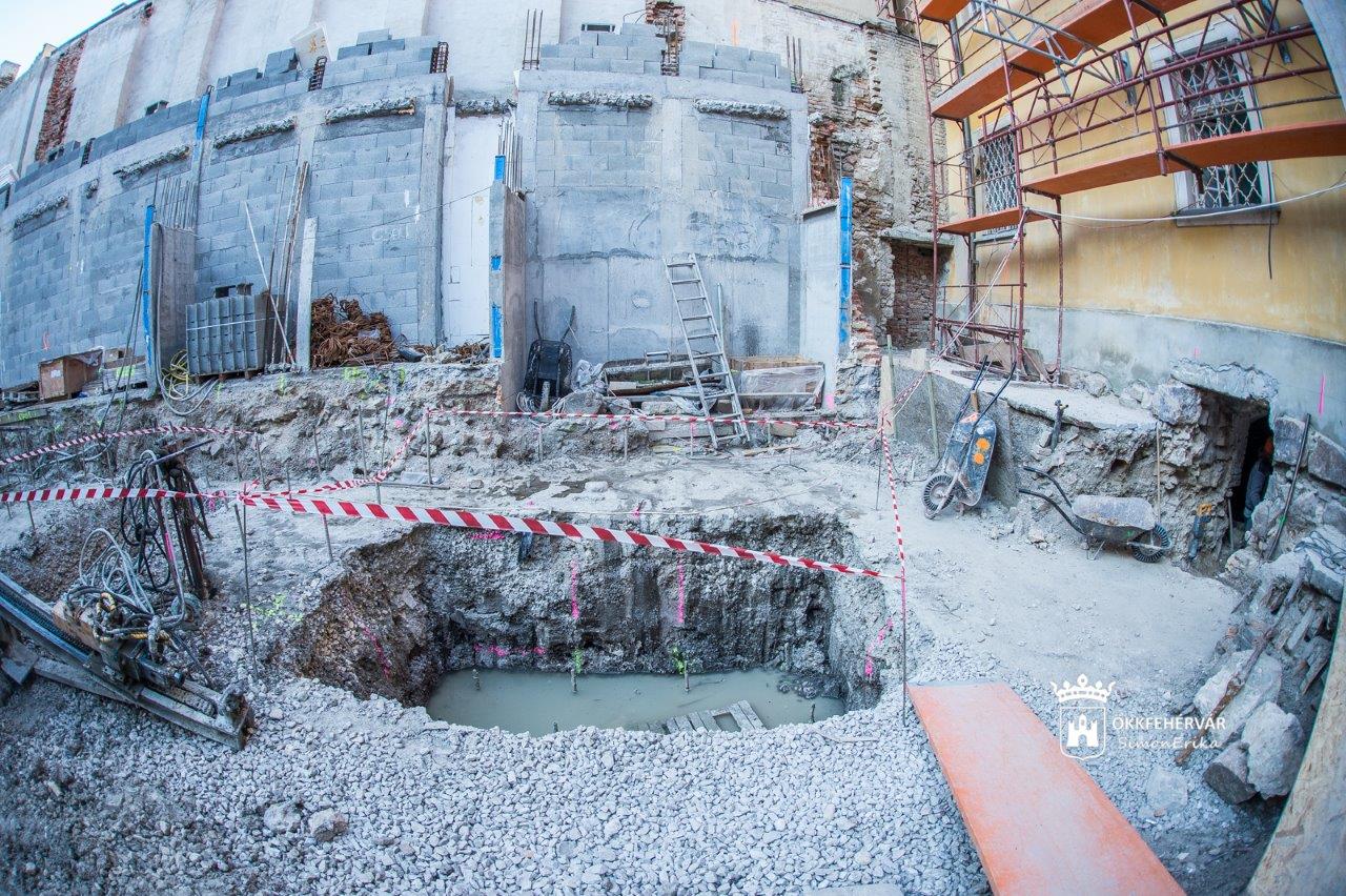 Betekintés a múzeum felújítás alatt álló rendházépületébe