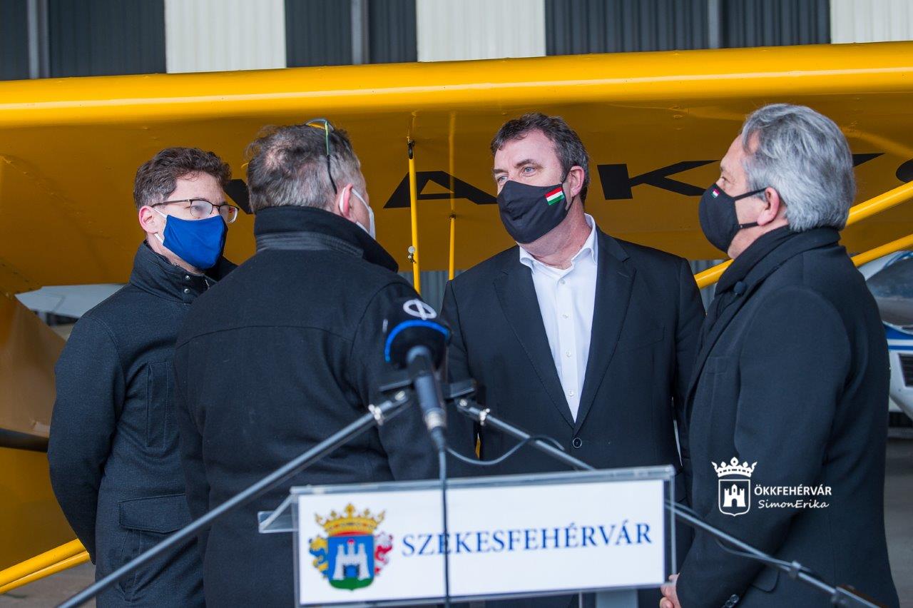 Reptérfejlesztésről és új elektromos buszokról is tárgyaltak