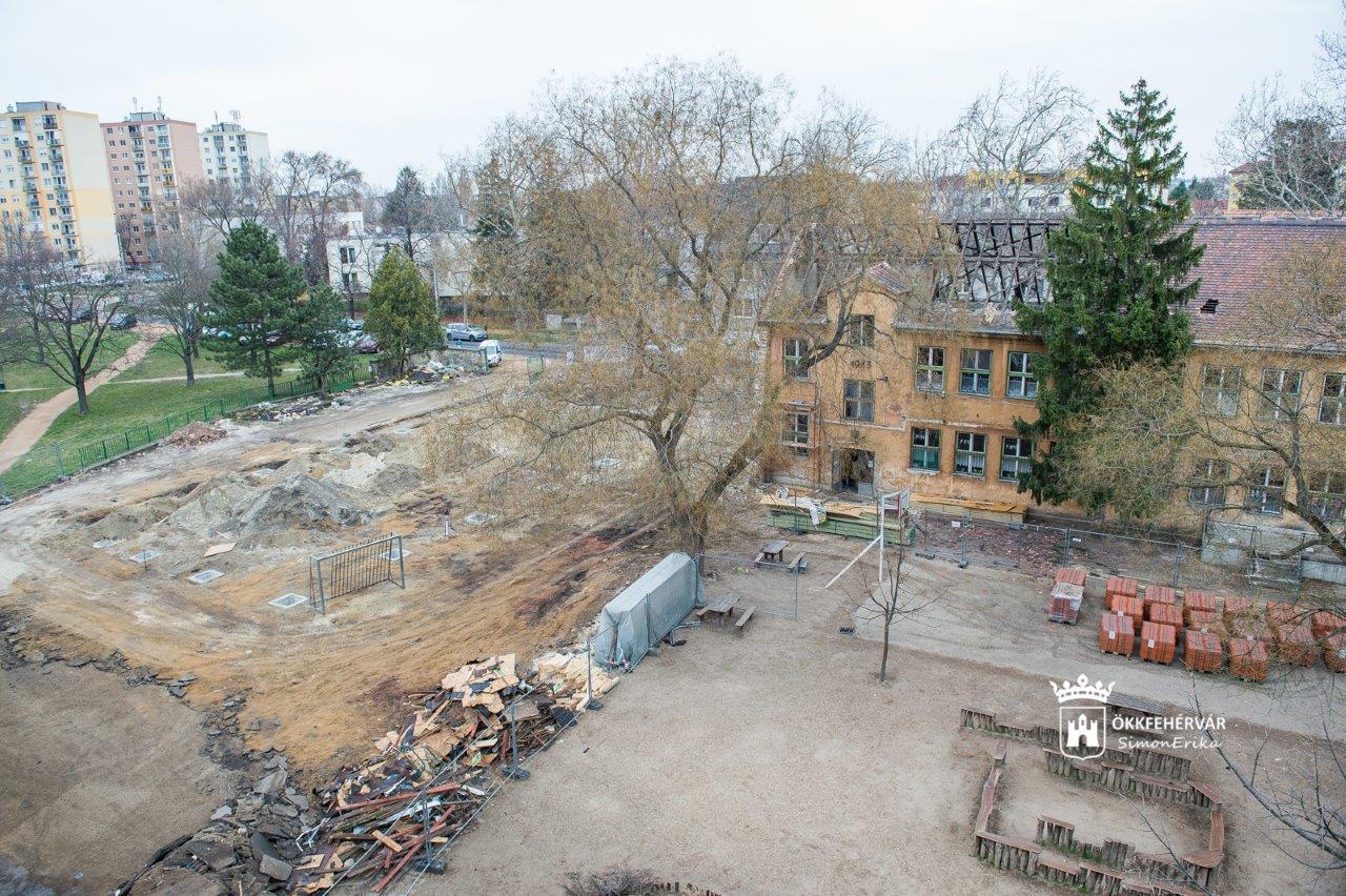 Így dolgoznak a Kodály felújításán