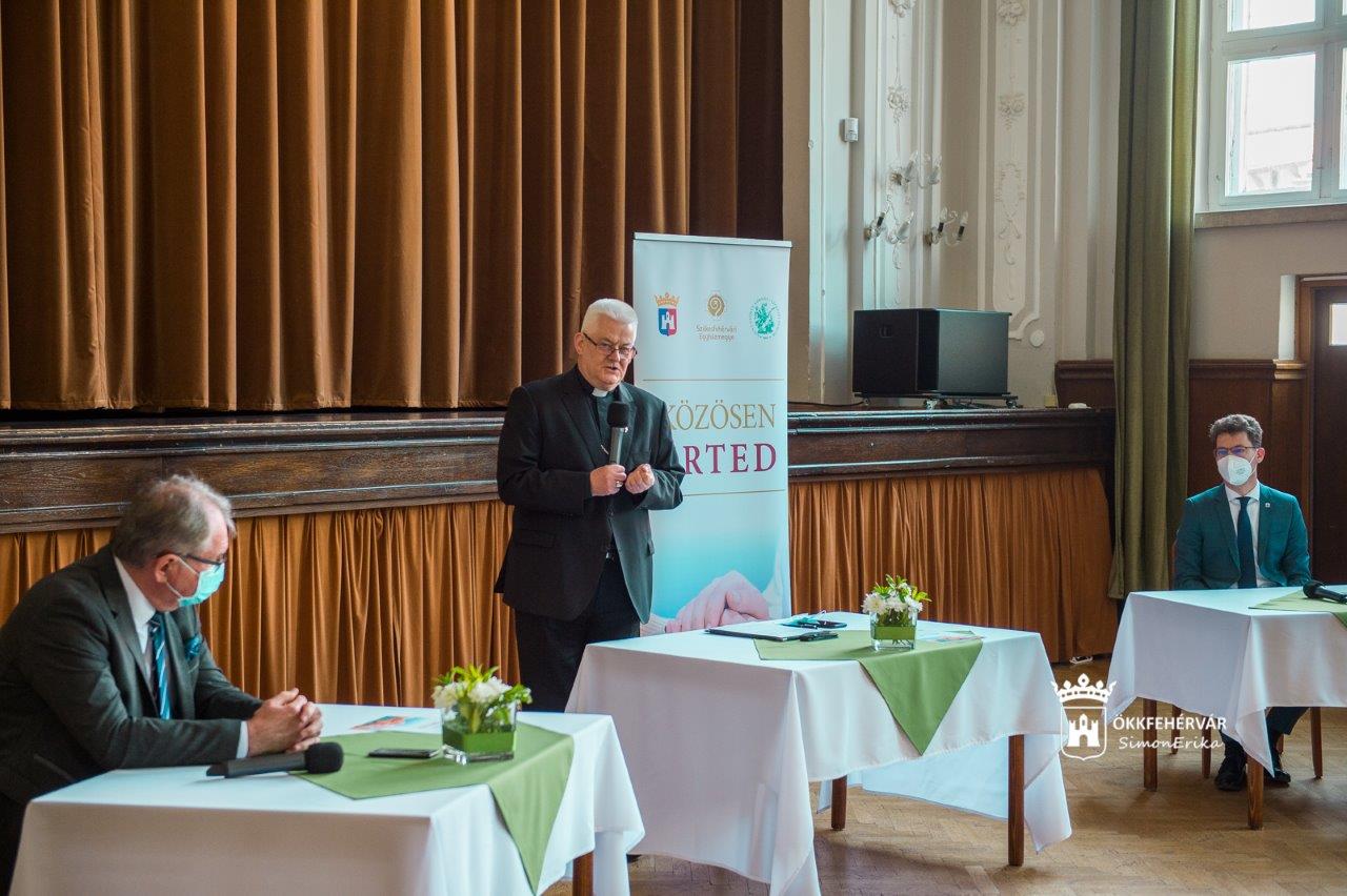 A covidválságban érintettek közös segítéséről tájékoztattak