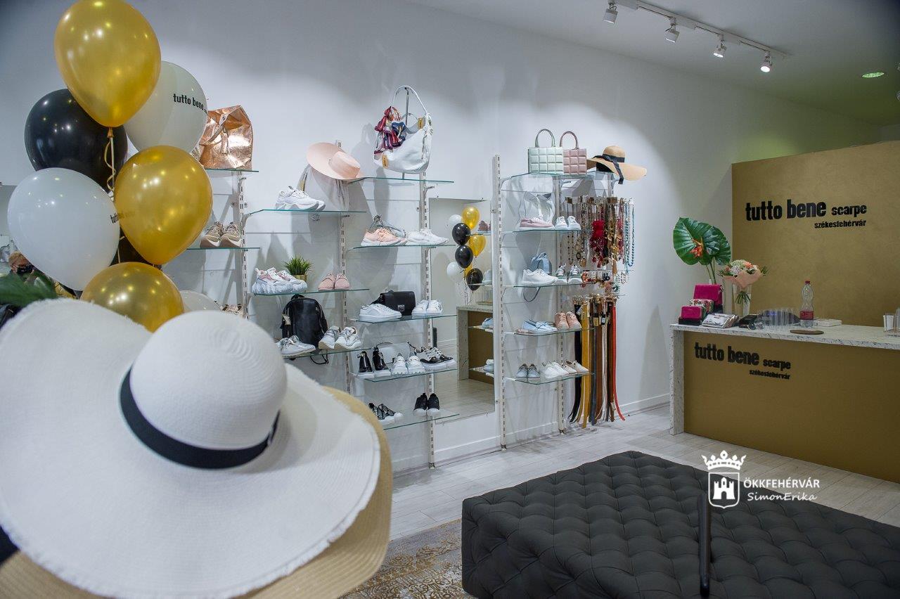Minőségi divatcipő és táskaüzlet nyílt a Fő utcán