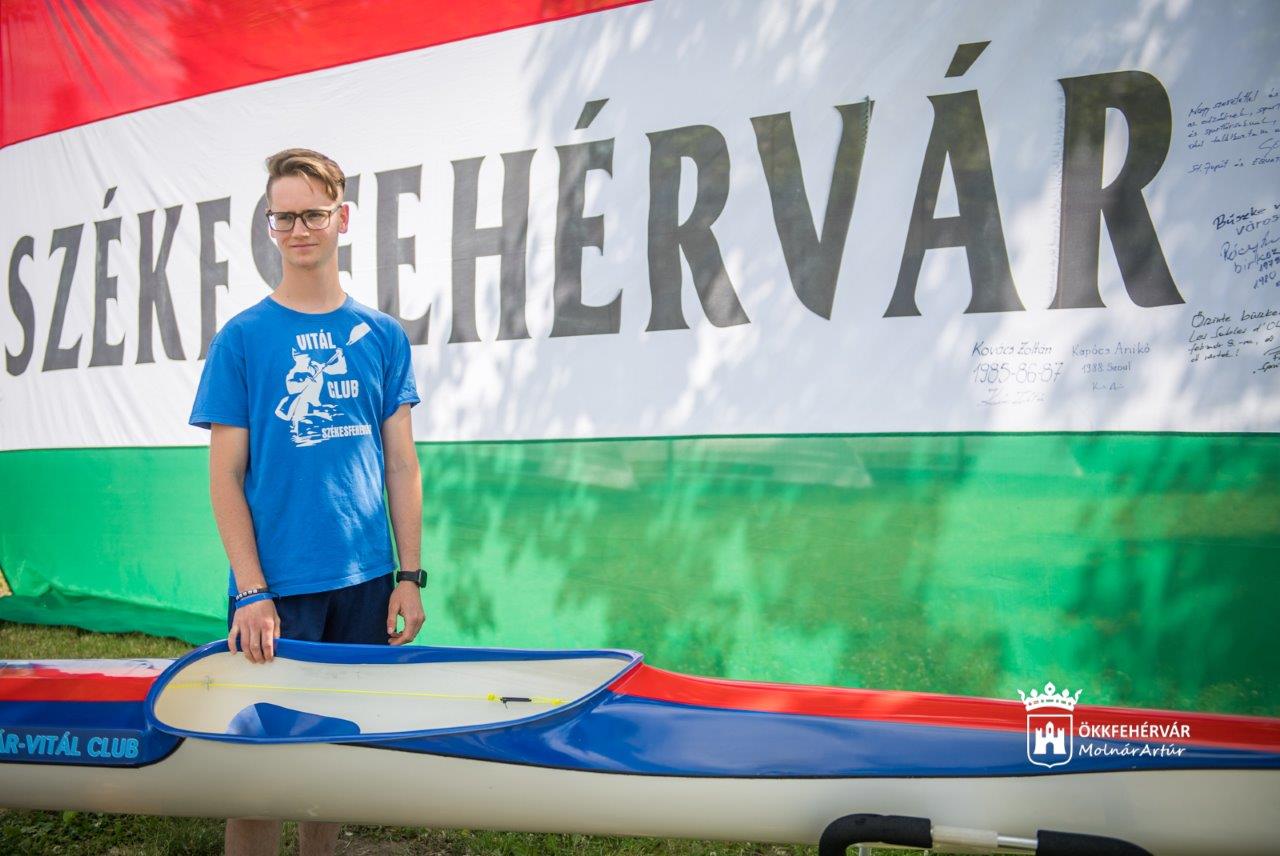 Fehérvári versenykajakok a Csónakázó-tavon