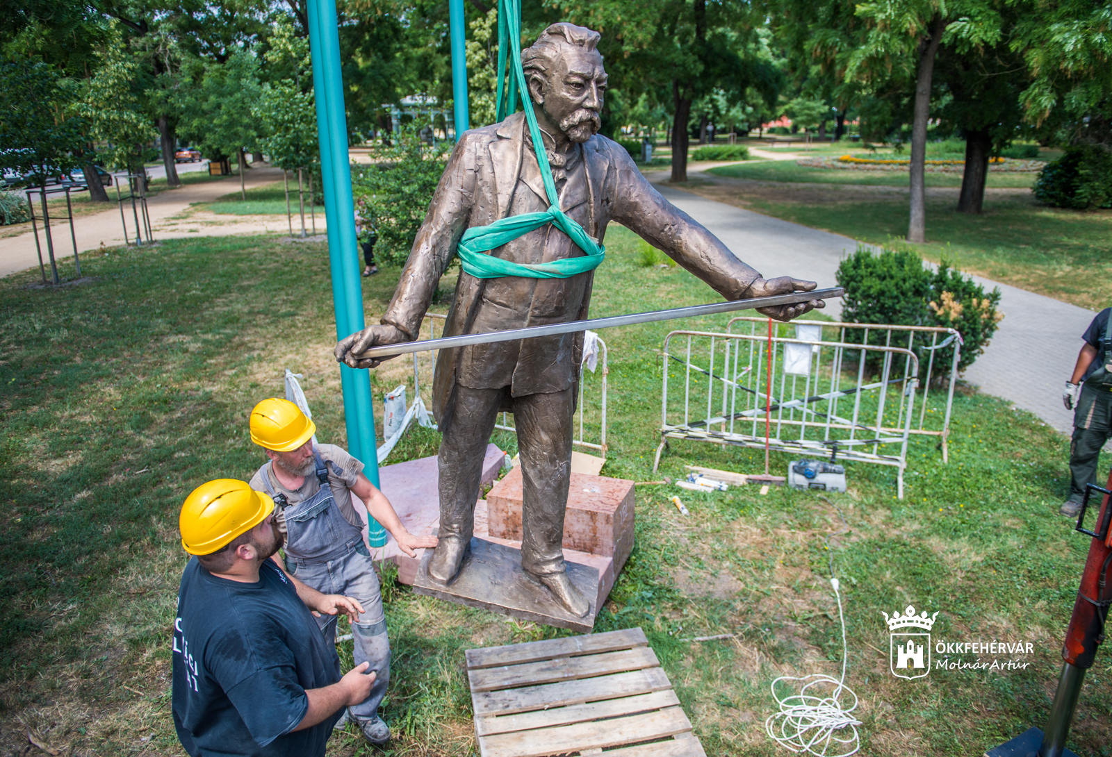 Visszatért eredeti helyére a Zichy ligetbe Ybl Miklós szobra