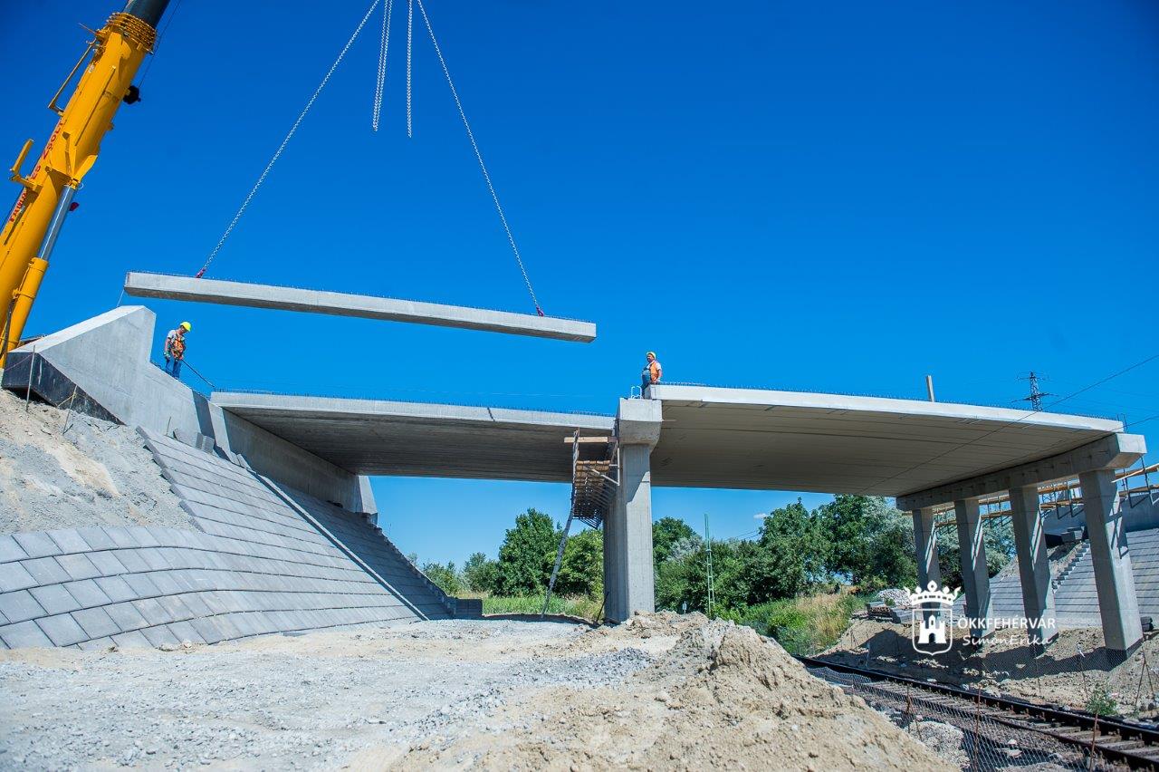Épül a közúti felüljáró a Déli összekötőnél
