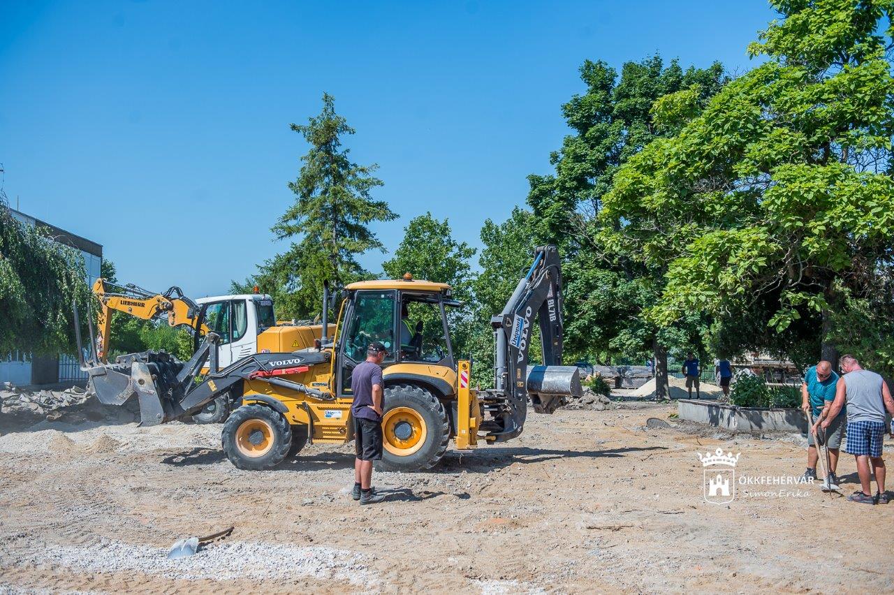 Felújítják az István Király Iskola udvarát
