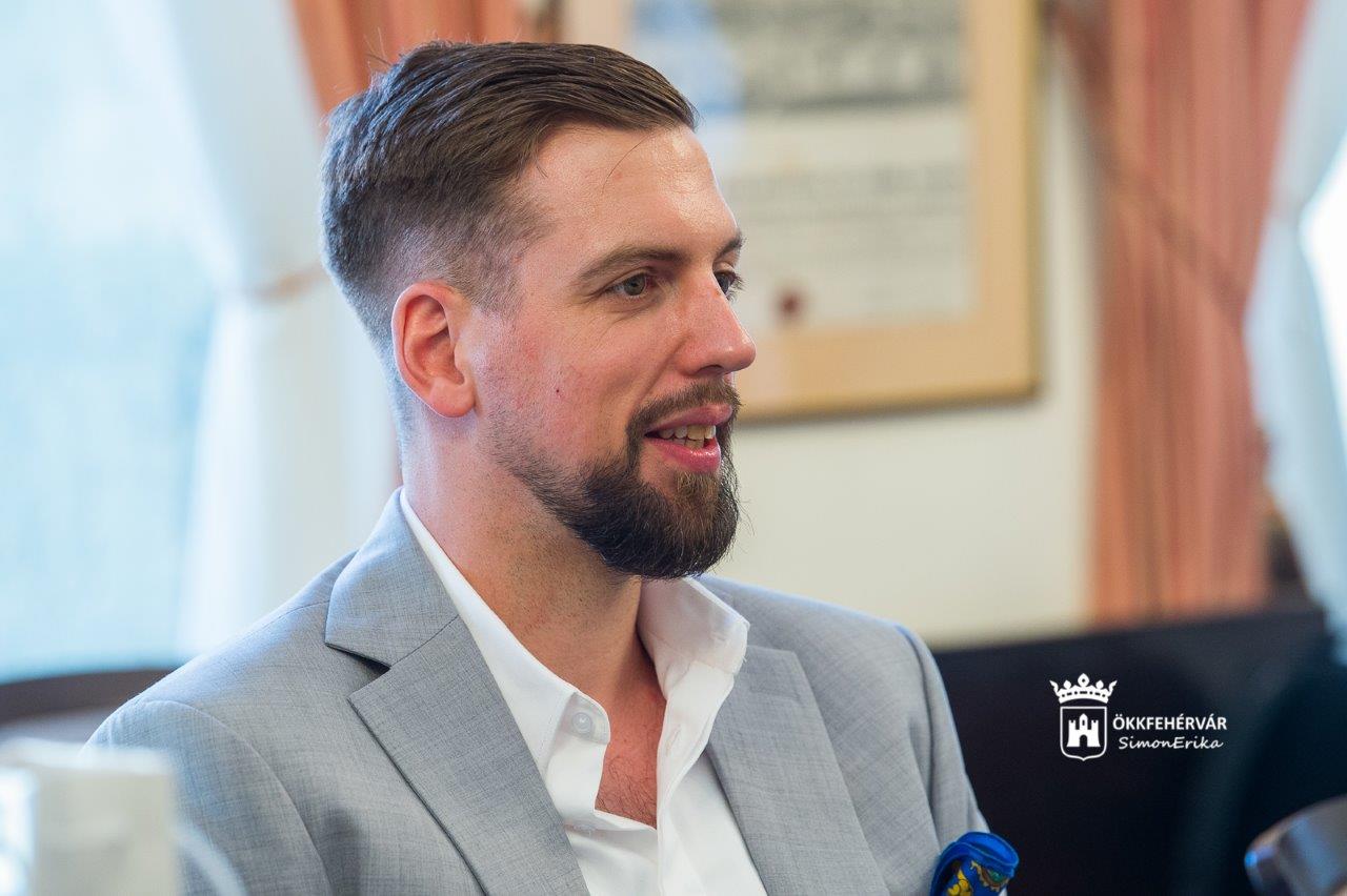 Polgármesteri Elismerő Emlékérem Lóránt Péternek