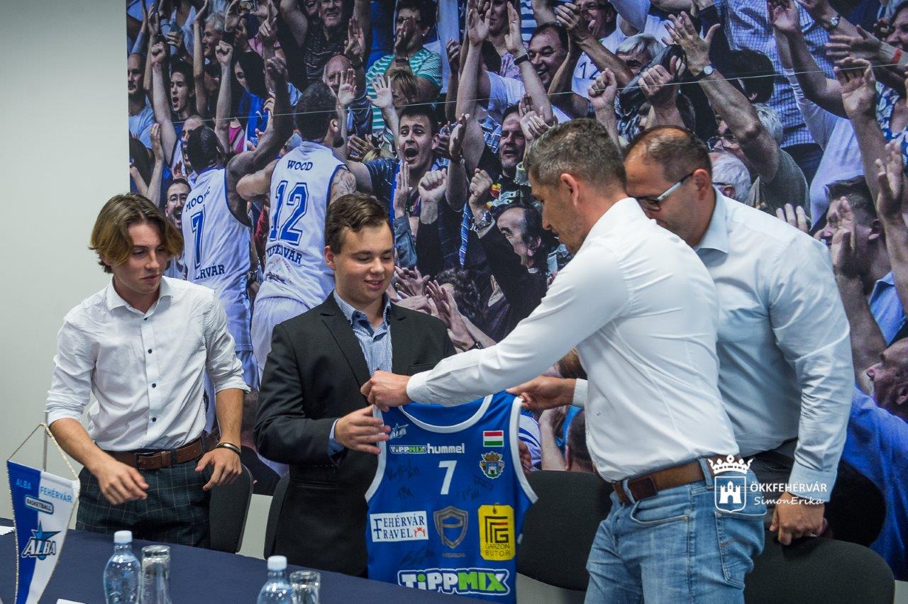 Díjátadót tartottak a SmartBin versenyen