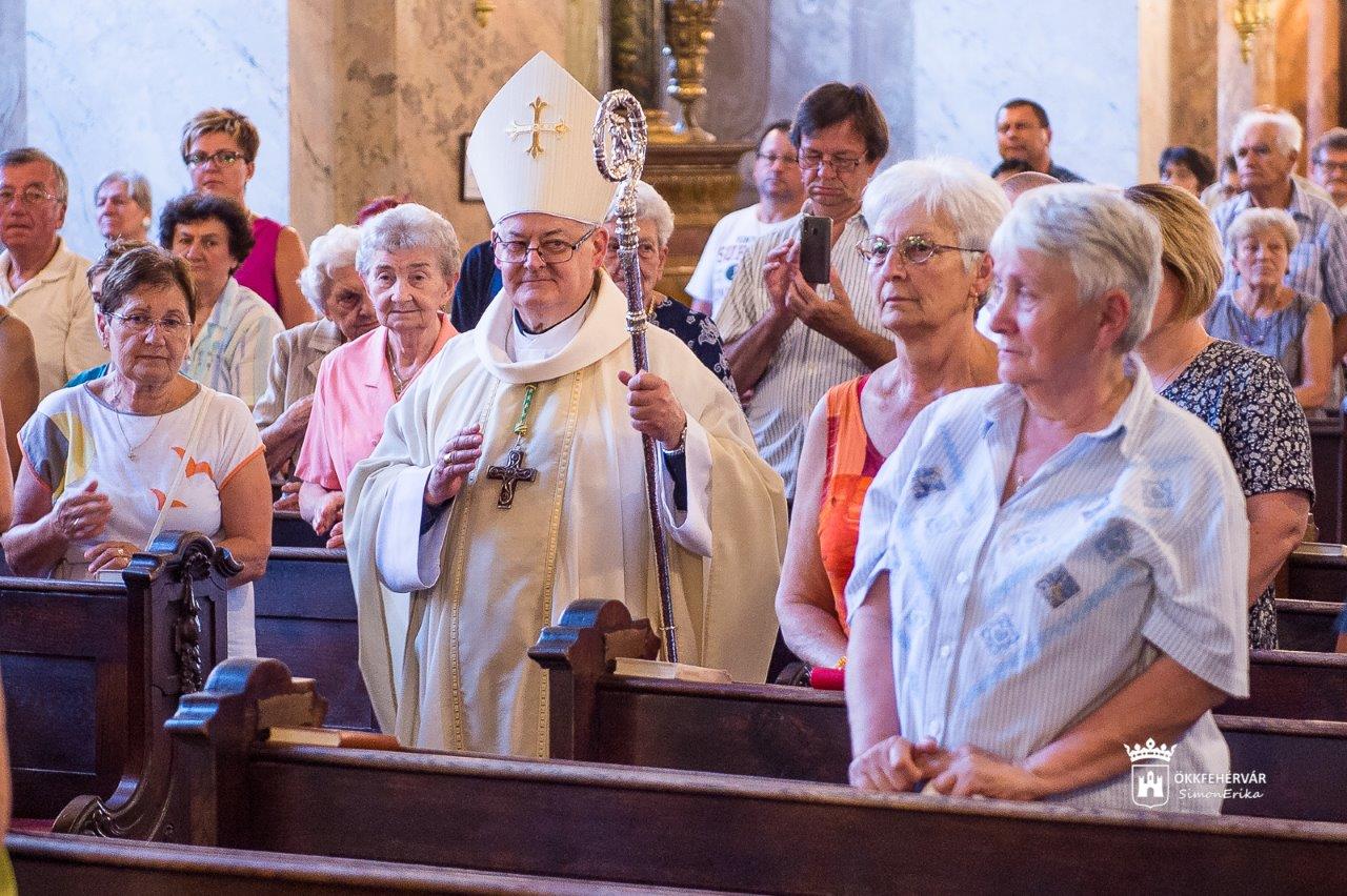 Nagyboldogasszony-napi püspöki mise a Szent Imre templomban