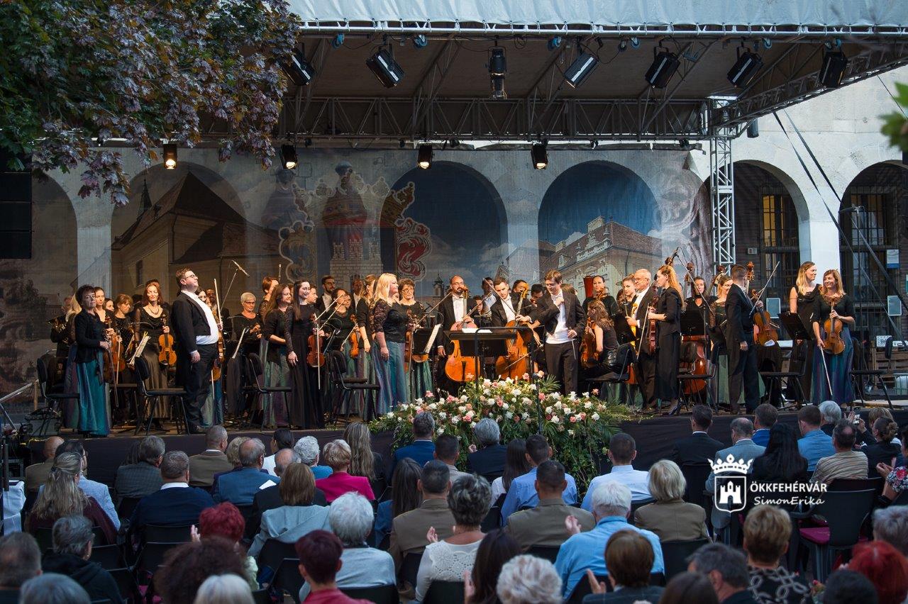 Az Alba Regia Szimfonikus Zenekar évadnyitó koncertje a Bartók Béla téren